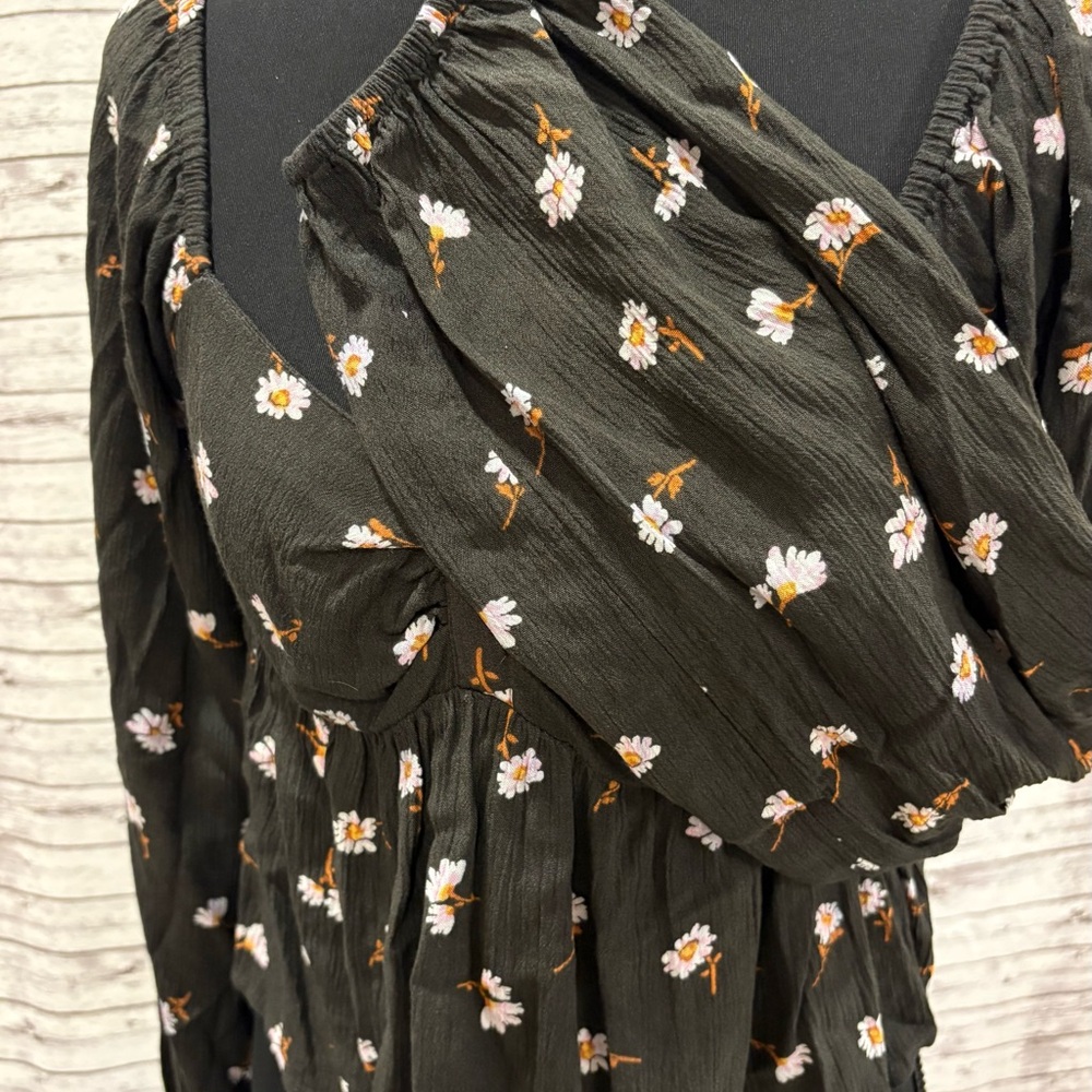 Billabong Black Floral Blouse - Picture 2 of 4